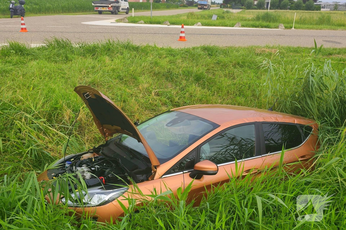 Ongeval met twee auto's zorgt voor aanzienlijke schade