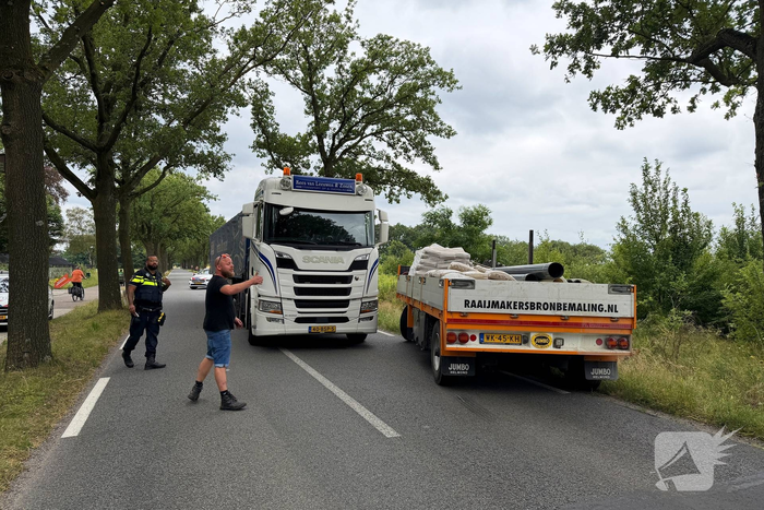 Vrachtwagen veroorzaakt ongeval met gewonde bestuurder