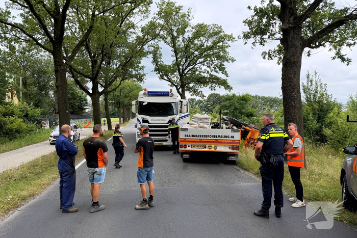 Vrachtwagen veroorzaakt ongeval met gewonde bestuurder