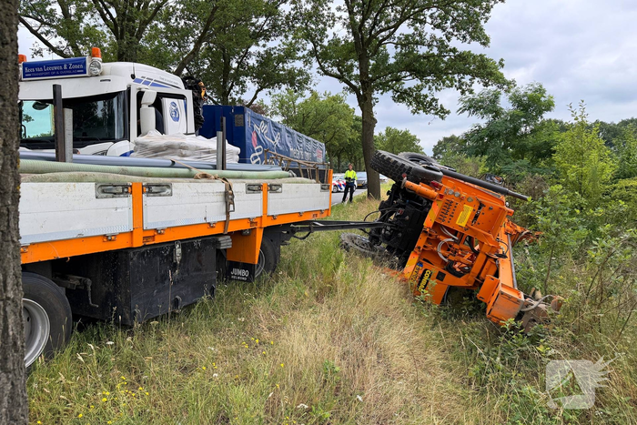 Vrachtwagen veroorzaakt ongeval met gewonde bestuurder