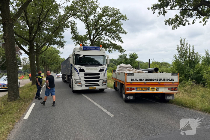 Vrachtwagen veroorzaakt ongeval met gewonde bestuurder