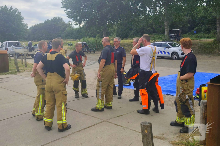 Persoon uit rivier gered nadat waterscooter zinkt