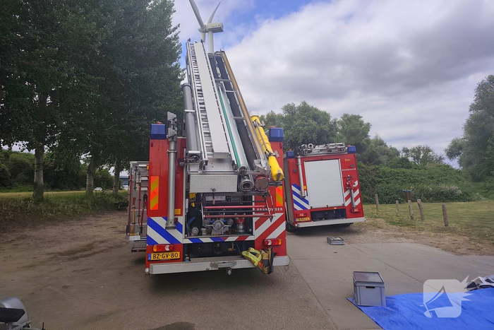 Persoon uit rivier gered nadat waterscooter zinkt