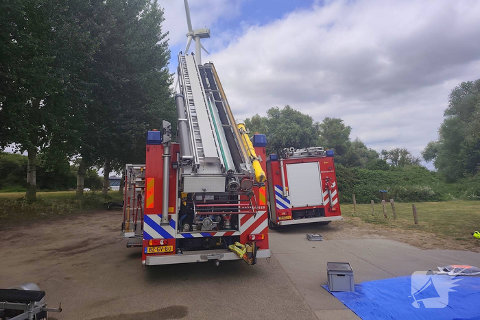 Persoon uit rivier gered nadat waterscooter zinkt