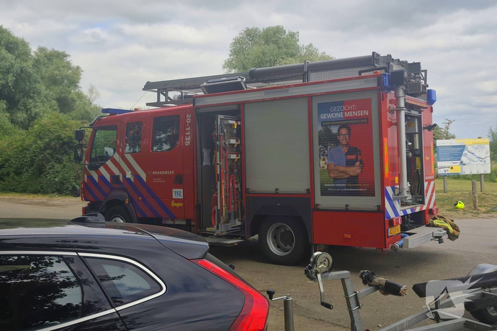 Persoon uit rivier gered nadat waterscooter zinkt