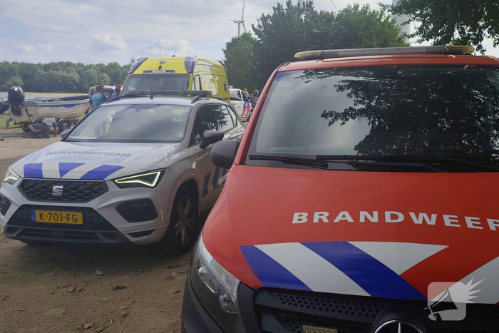 Persoon uit rivier gered nadat waterscooter zinkt