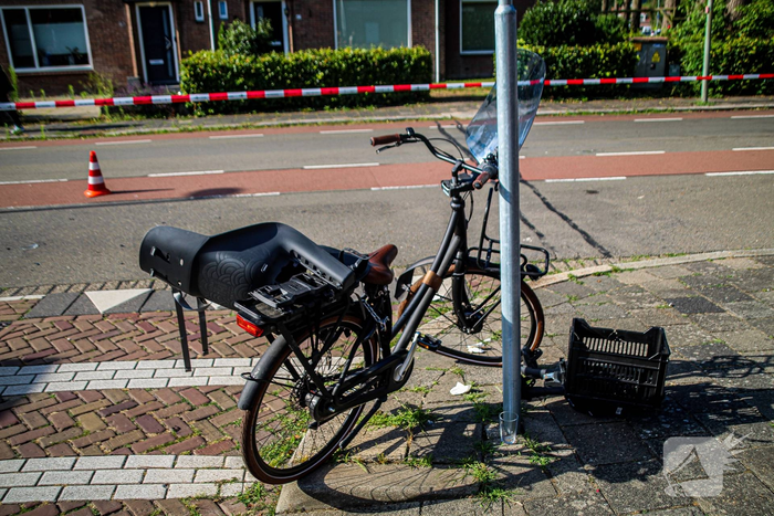 Bestuurder rijdt door na aanrijding met fietser