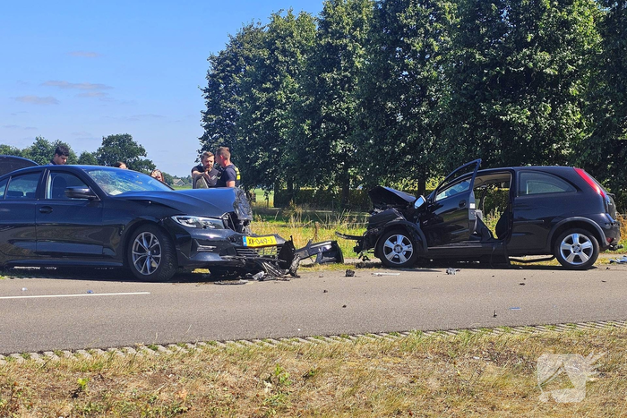 Gewonde na aanrijding tussen twee voertuigen