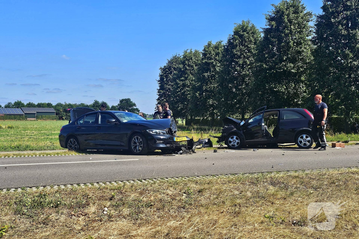 Gewonde na aanrijding tussen twee voertuigen