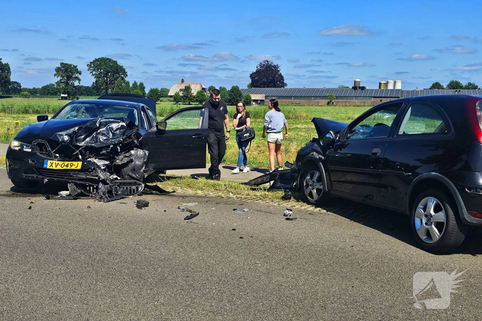 Gewonde na aanrijding tussen twee voertuigen