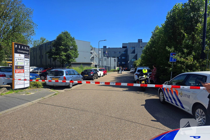 Persoon met verward gedrag op dak van COA-locatie