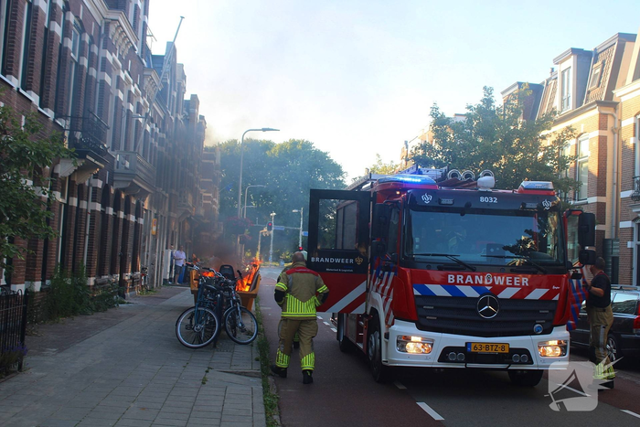 Brandstichting in puincontainer zorgt voor rookontwikkeling