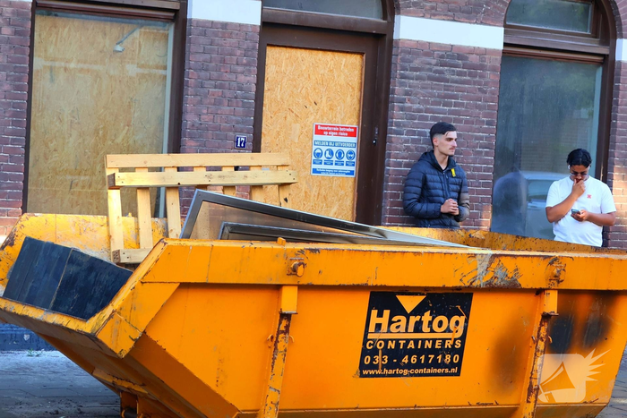 Brandstichting in puincontainer zorgt voor rookontwikkeling