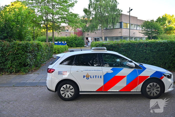 Brandweer assisteert politieagenten in kogelwerende vesten