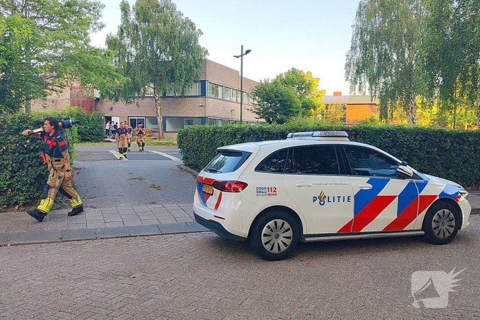 Brandweer assisteert politieagenten in kogelwerende vesten