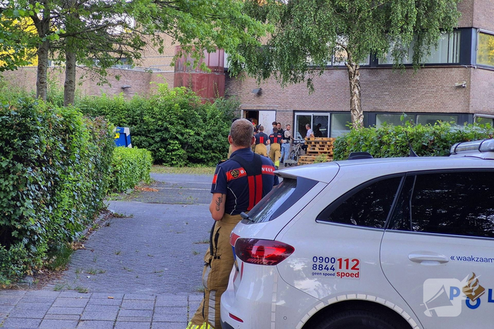 Brandweer assisteert politieagenten in kogelwerende vesten