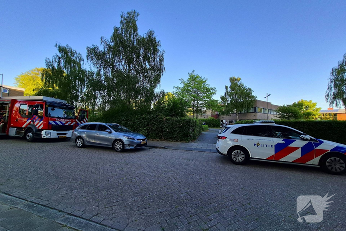Brandweer assisteert politieagenten in kogelwerende vesten