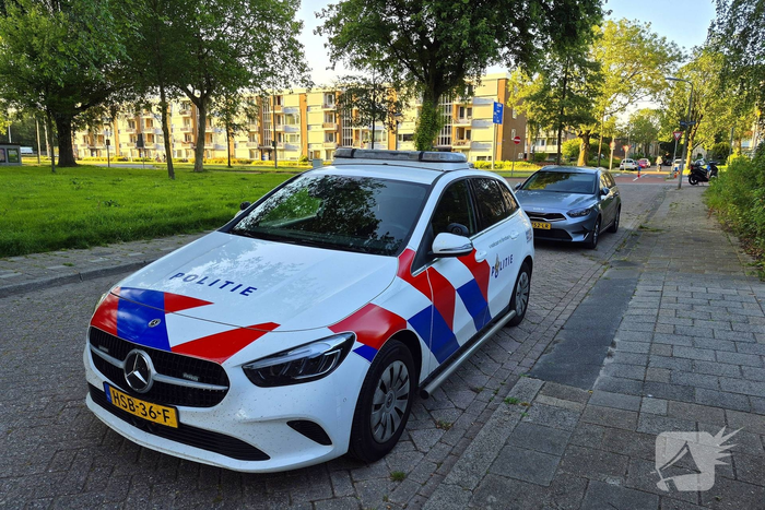 Brandweer assisteert politieagenten in kogelwerende vesten