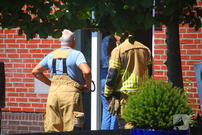 Brandweer controleert meterkast na kortsluiting