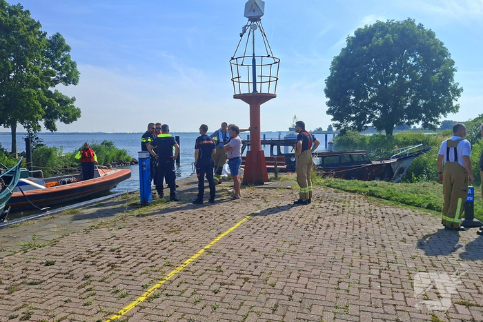 Brand verwoest jachtboot op rivier