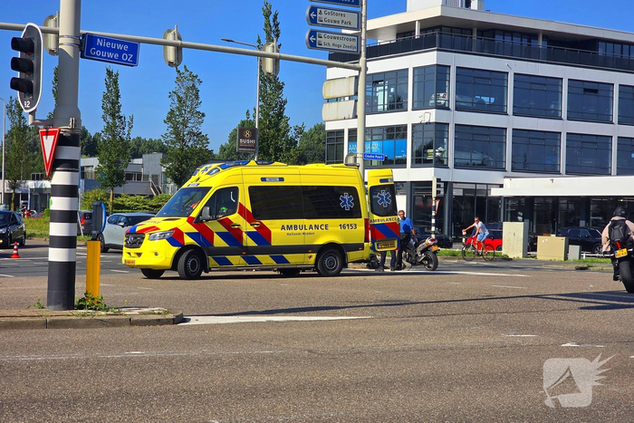 Auto botst op fietster, ernstige gevolgen