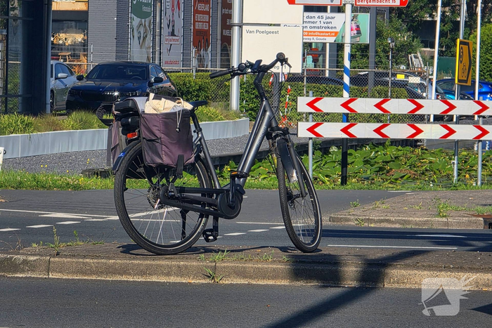 Auto botst op fietster, ernstige gevolgen
