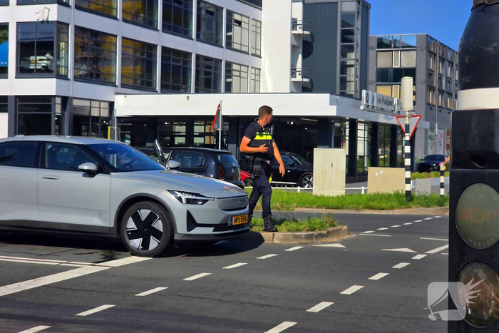 Auto botst op fietster, ernstige gevolgen