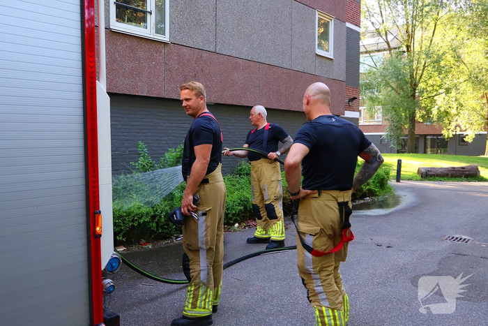 Brandweer dooft brand in bosschages