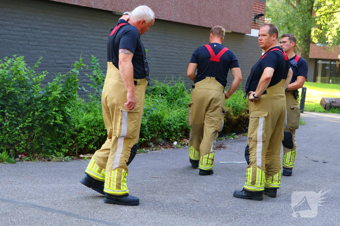 Brandweer dooft brand in bosschages