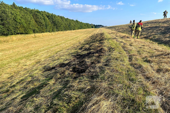 Gemaaid gras en pannetje op het vuur gedoofd