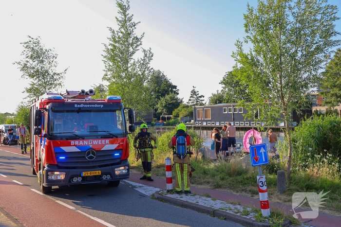 Opvarende loopt brandwonden op door brand in boot