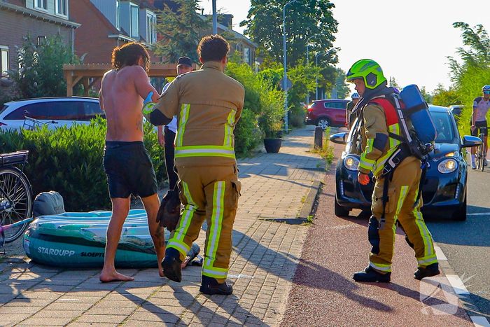 Opvarende loopt brandwonden op door brand in boot