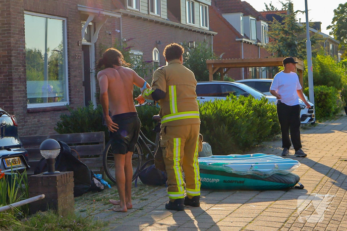 Opvarende loopt brandwonden op door brand in boot