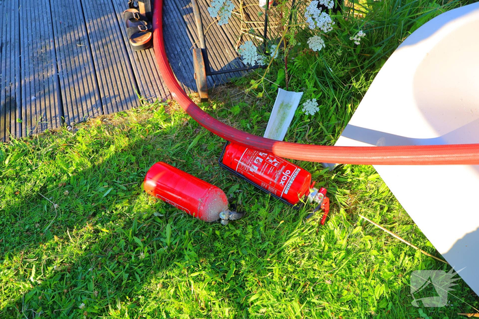 Opvarende loopt brandwonden op door brand in boot