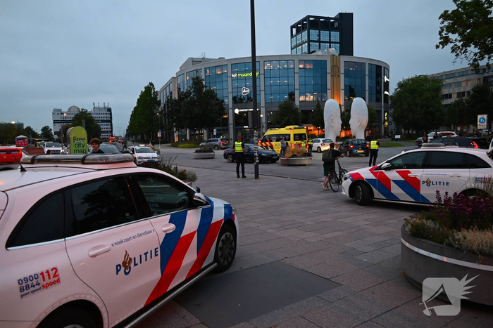Bromfietser in botsing met personenauto