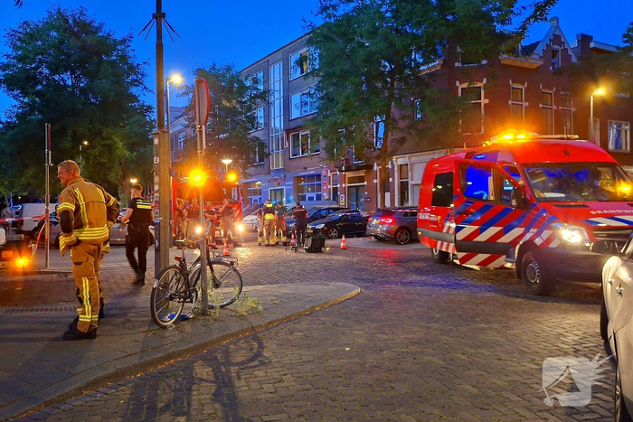 Brand verspreid zich via dak, vijftien woningen ontruimd