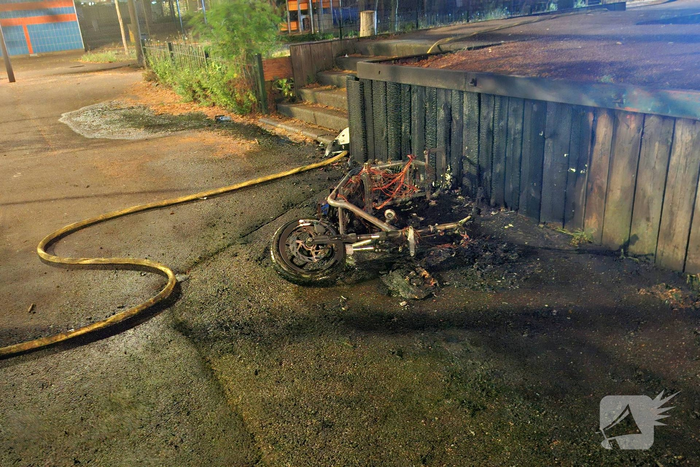 Brand in elektrische scooters mogelijk veroorzaakt door brandstichting