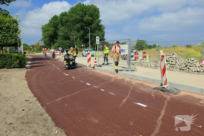 Vrouw met scootmobiel in sloot na poging om hek te passeren