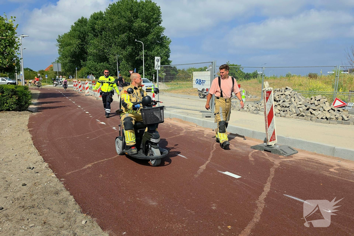 Vrouw met scootmobiel in sloot na poging om hek te passeren