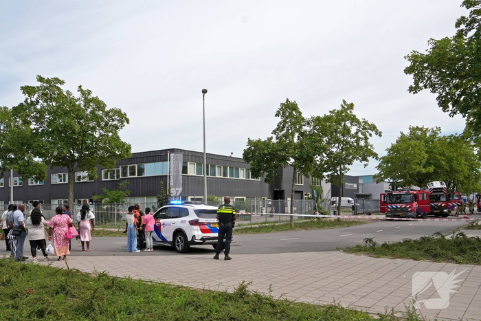 Kleine dakbrand bij kantoorpand snel geblust
