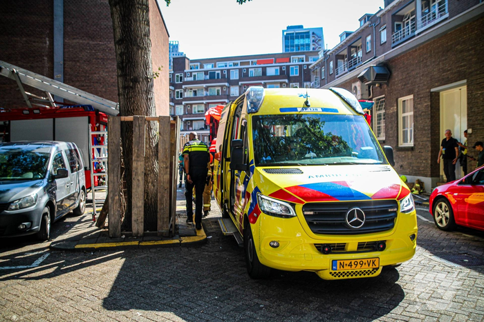 Persoon bekneld in vuilniswagen
