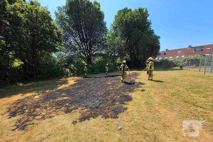 Omstanders doven brand voor aankomst brandweer