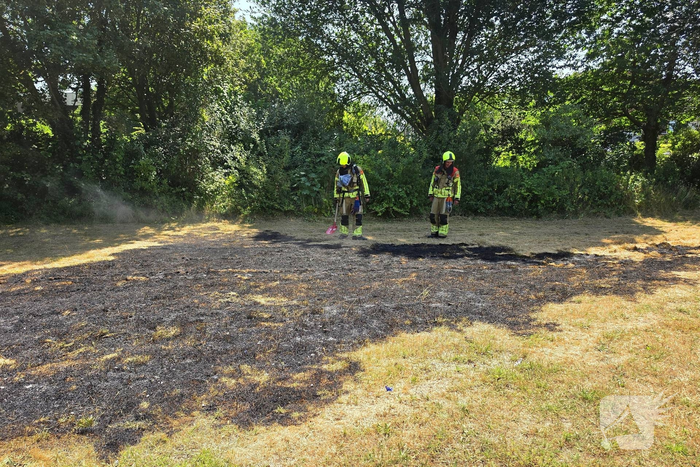 Omstanders doven brand voor aankomst brandweer