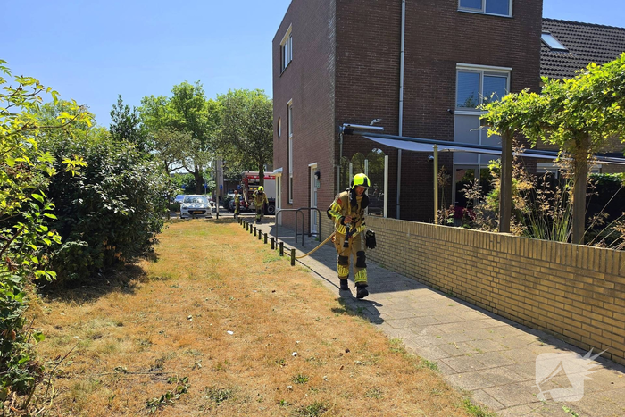 Omstanders doven brand voor aankomst brandweer