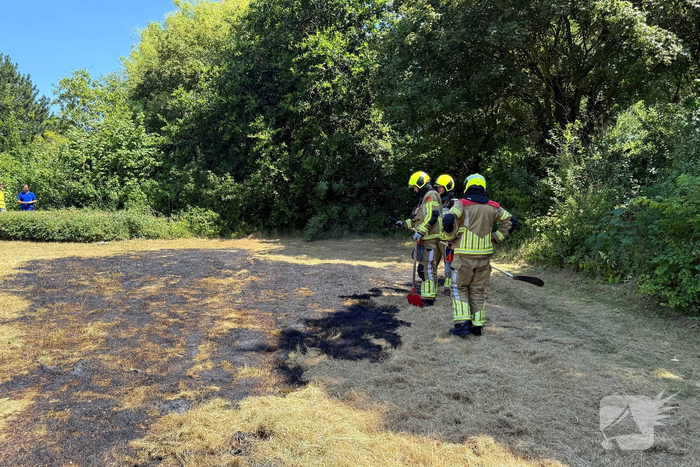 Omstanders doven brand voor aankomst brandweer