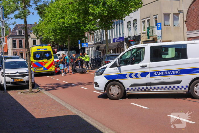 Scooterrijder gewond bij aanrijding met auto