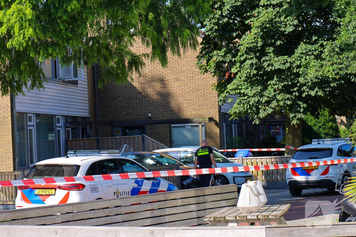 Steekincident leidt tot gewonde en zoektocht naar dader