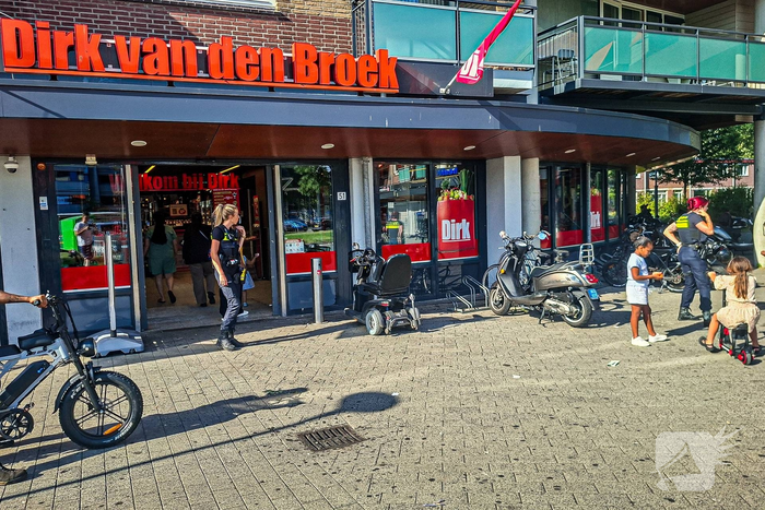 Man met mogelijk mes gezien, politie doet onderzoek