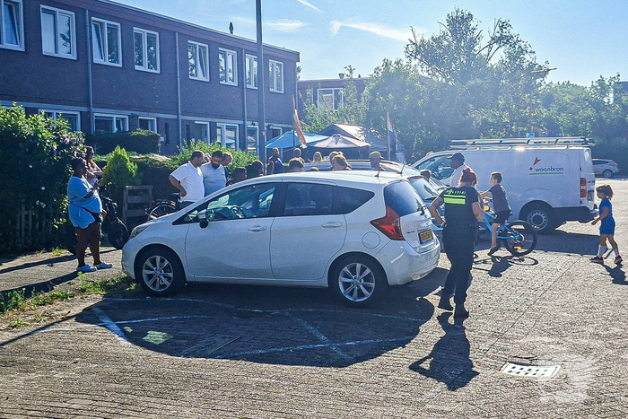 Man met mogelijk mes gezien, politie doet onderzoek