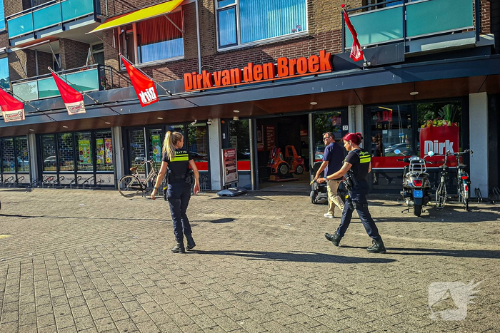 Man met mogelijk mes gezien, politie doet onderzoek